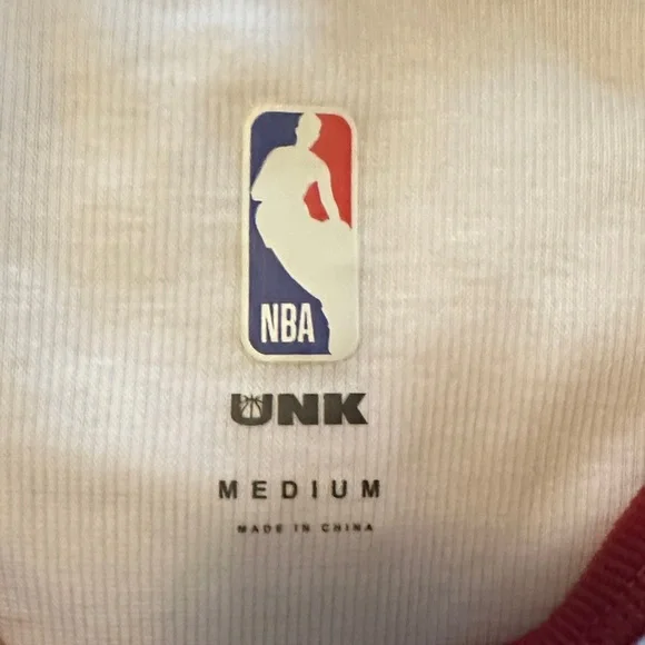 🆕 NBA UNK Women’s Cleveland Cavaliers Long Sleeve Tee - Picture 2 of 7